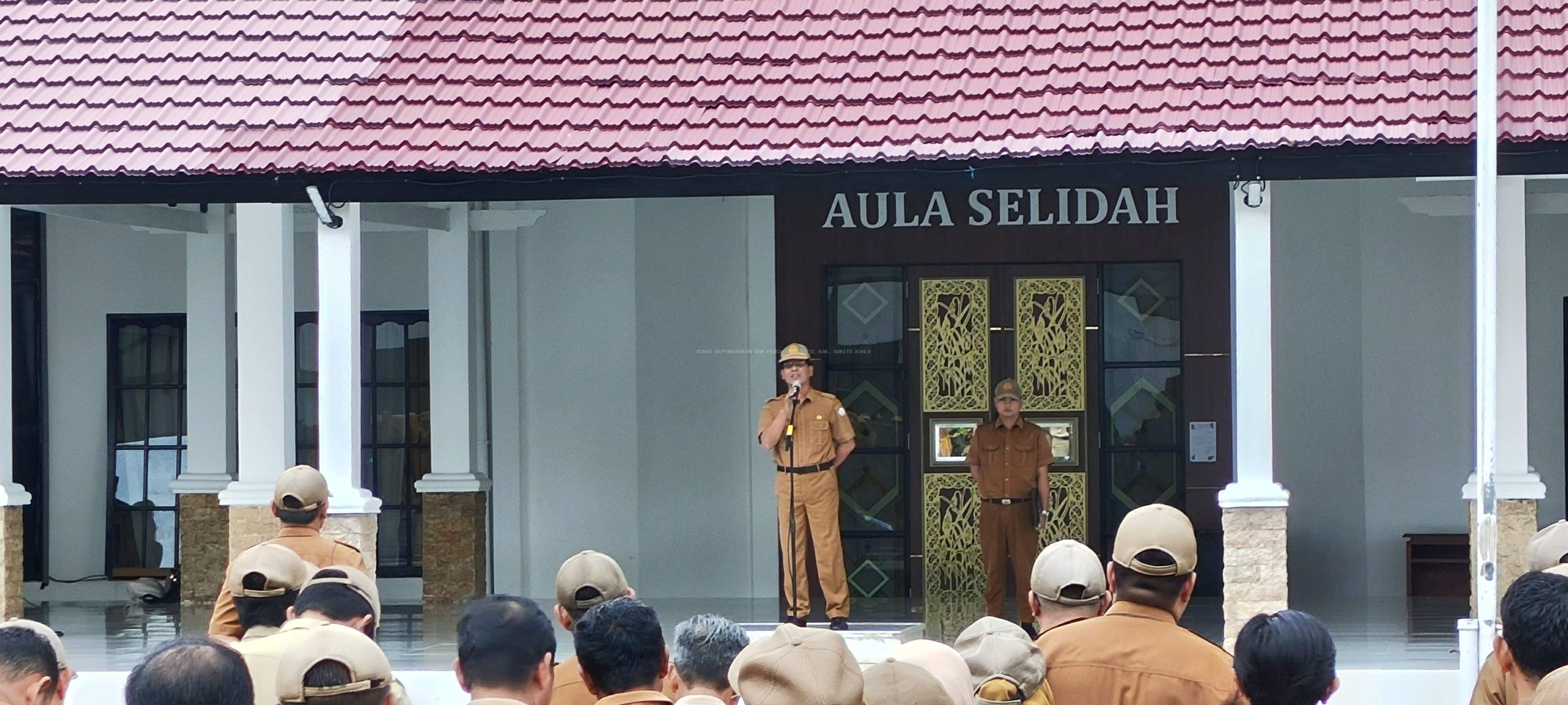 Upacara Bendera di Pemda Kabupaten Barito Kuala, Kepala Dinas Sampaikan Pesan Menjelang Pensiun