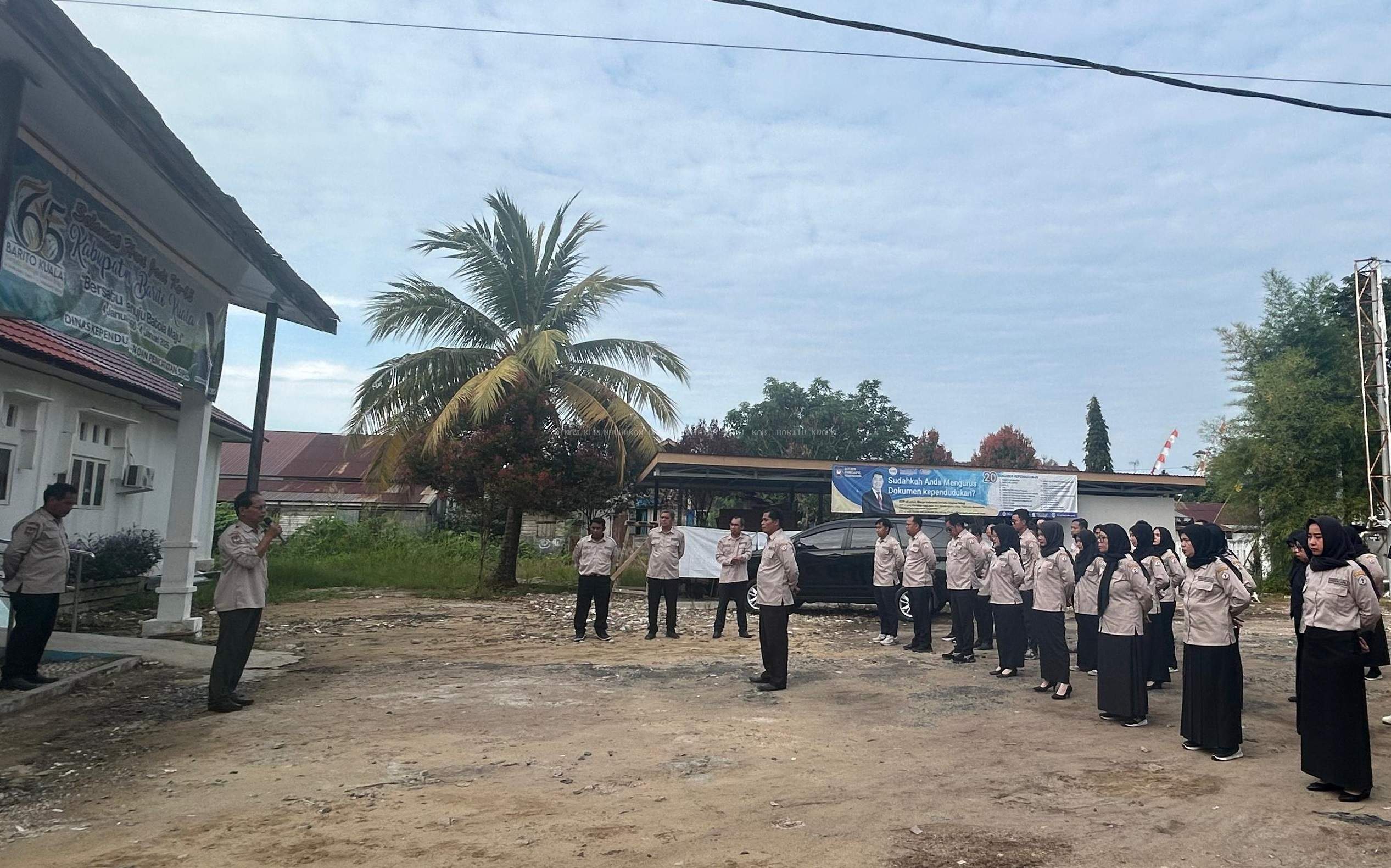 Disdukcapil Barito Kuala Gelar Apel Pagi, Bahas Pelayanan Keliling dan Persiapan Bulan Puasa