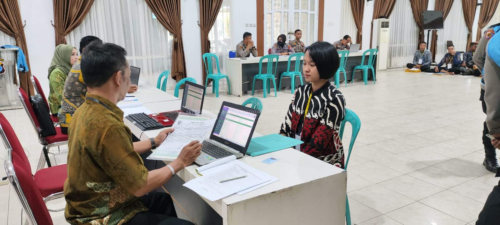 Disdukcapil Jadi Panitia Pemeriksaan Legalitas Dokumen Calon Anggota Polri di Polres Barito Kuala