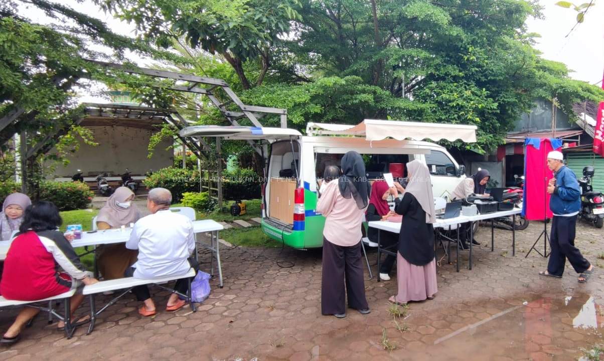 Disdukcapil Batola Gelar Pelayanan Keliling di Pasar Selasa Marabahan