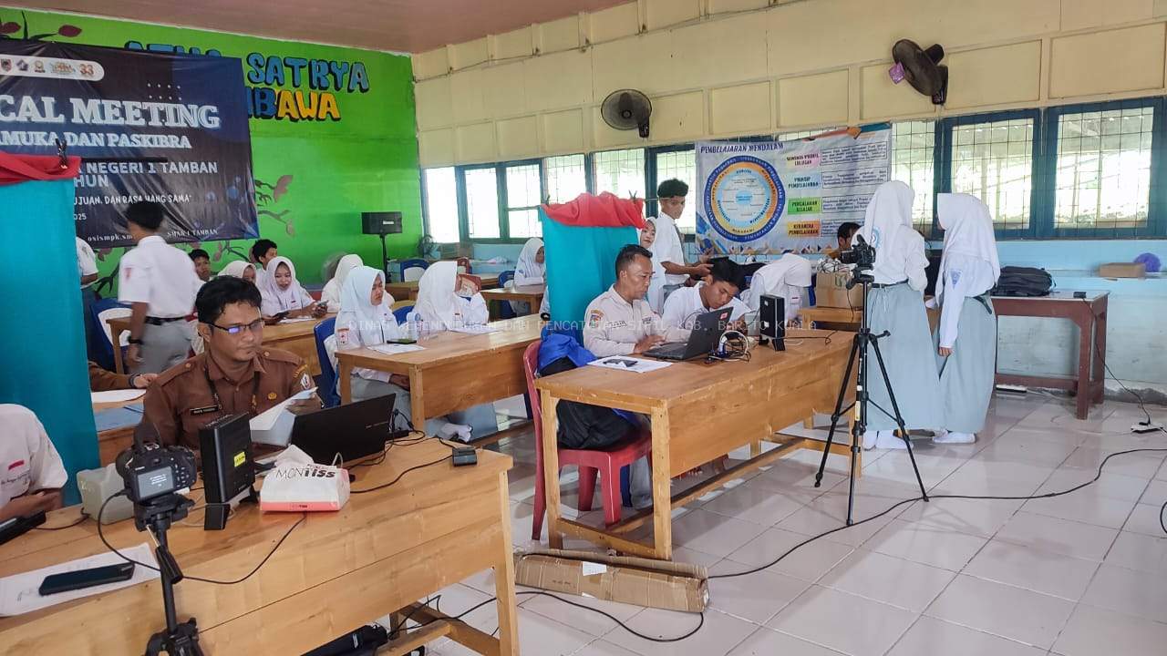 Disdukcapil Barito Kuala Rekam Data e-KTP di SMAN 1 Tamban